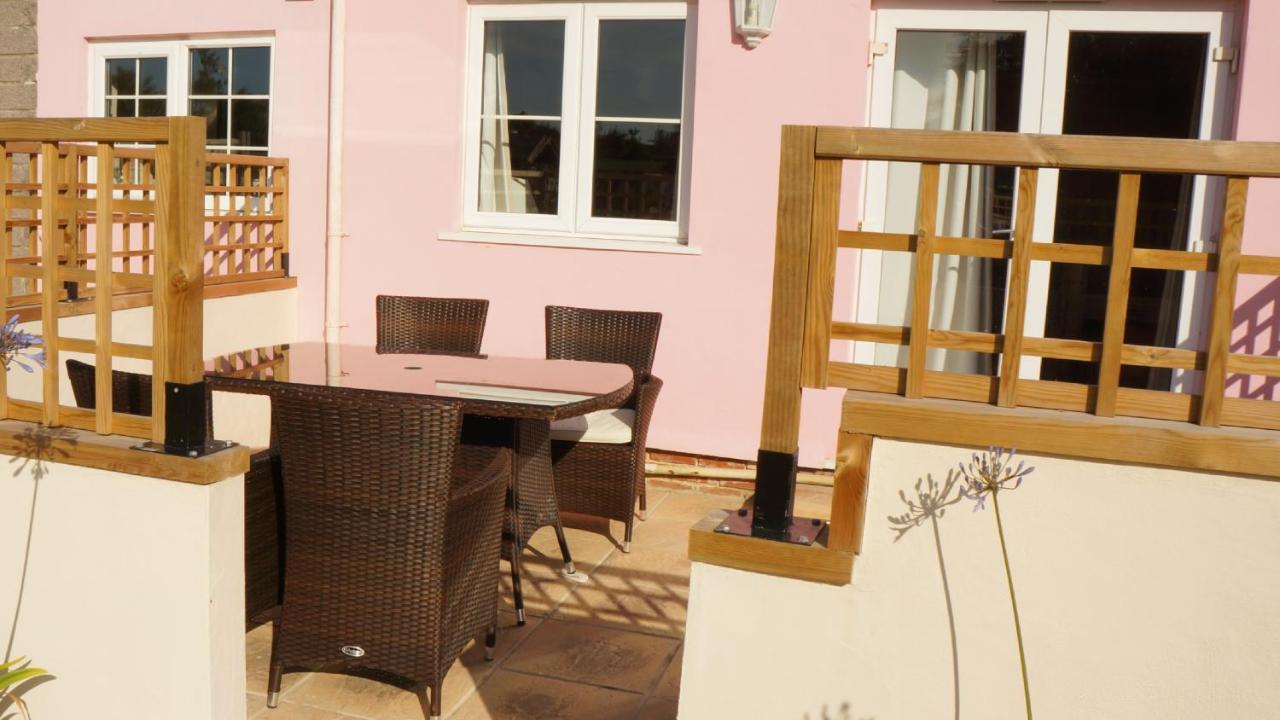 Ellingham Self-Catering Cottages Saint Peter Port Bagian luar foto