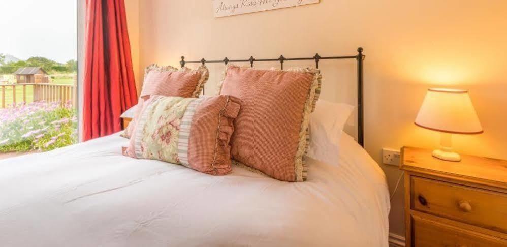 Ellingham Self-Catering Cottages Saint Peter Port Bagian luar foto