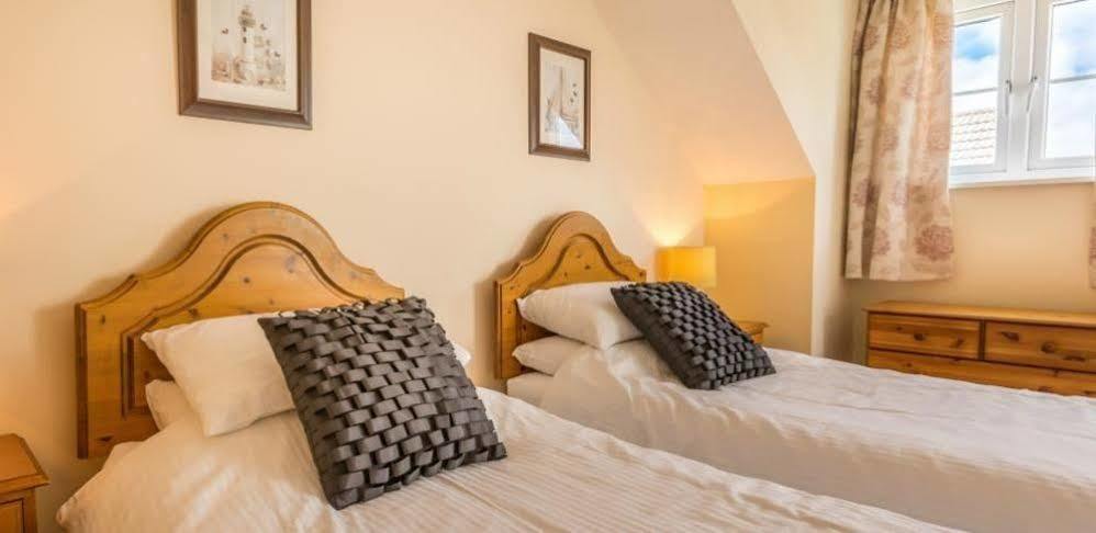 Ellingham Self-Catering Cottages Saint Peter Port Bagian luar foto